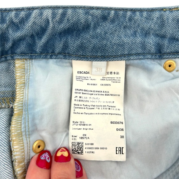 Escada Sport Light Wash Distressed Fringe Heart Released Hem Sexy Boyfriend Jean - Picture 11 of 15